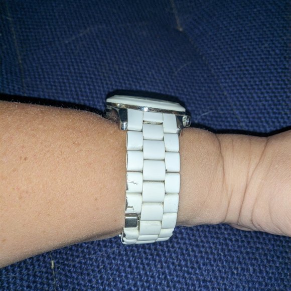 Michael Kors Runway White Chrono Unisex Watch - MK8108 - Picture 2 of 11